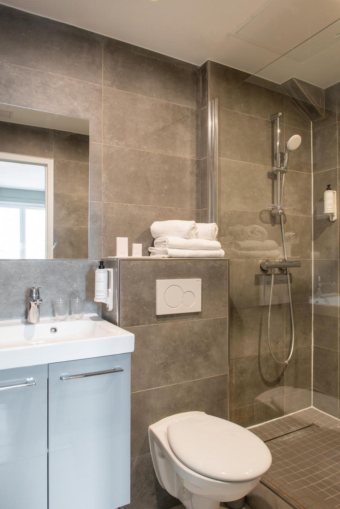 Hotel Avama Prony Paris Room photo