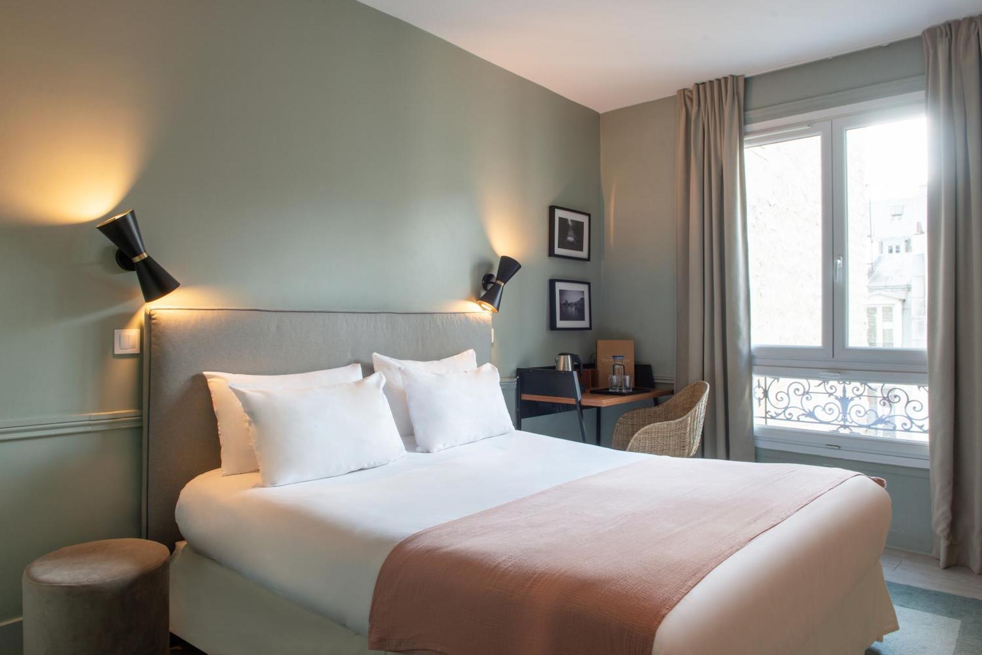 Hotel Avama Prony Paris Room photo