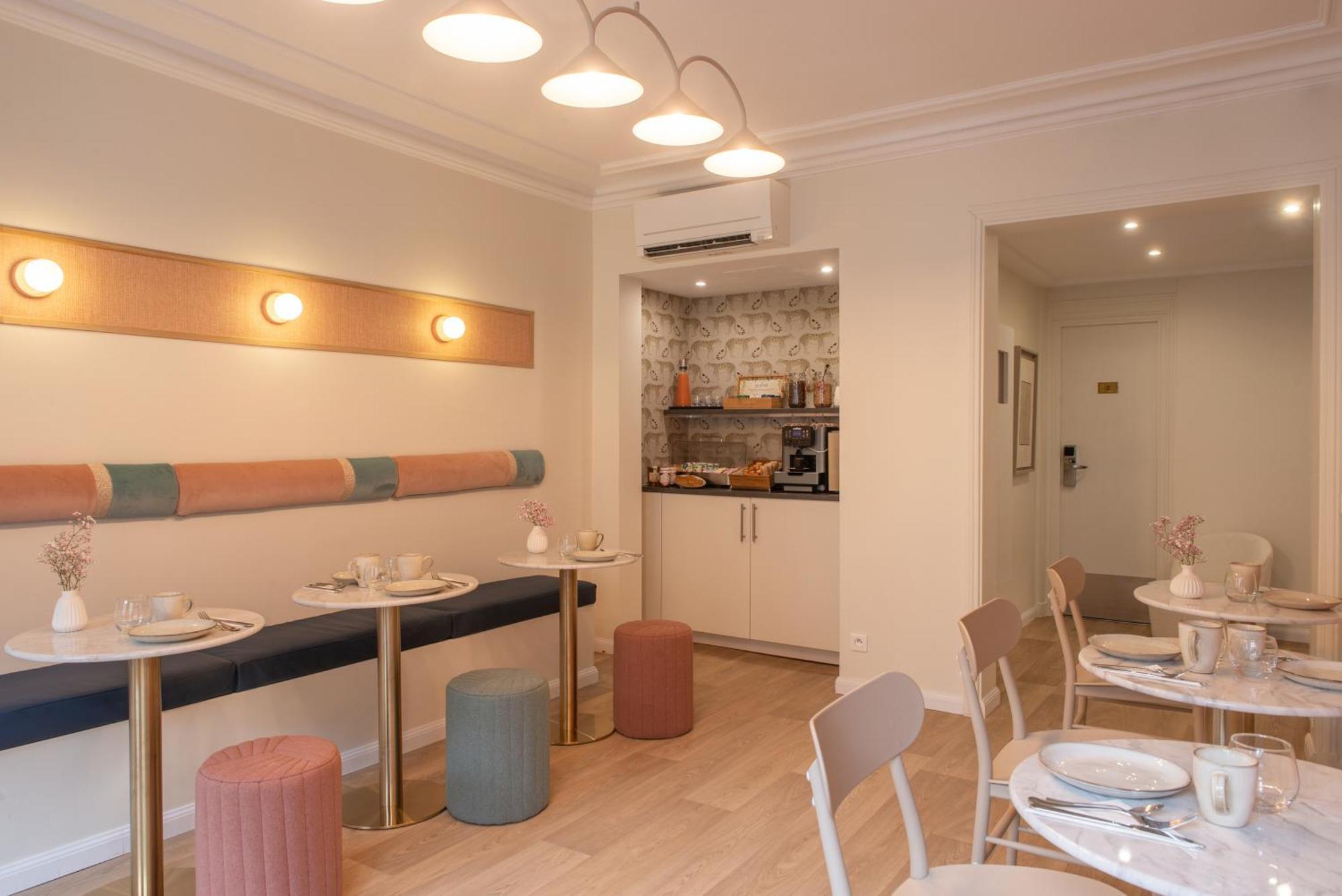 Hotel Avama Prony Paris Exterior photo