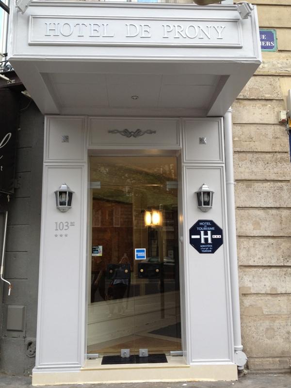 Hotel Avama Prony Paris Exterior photo