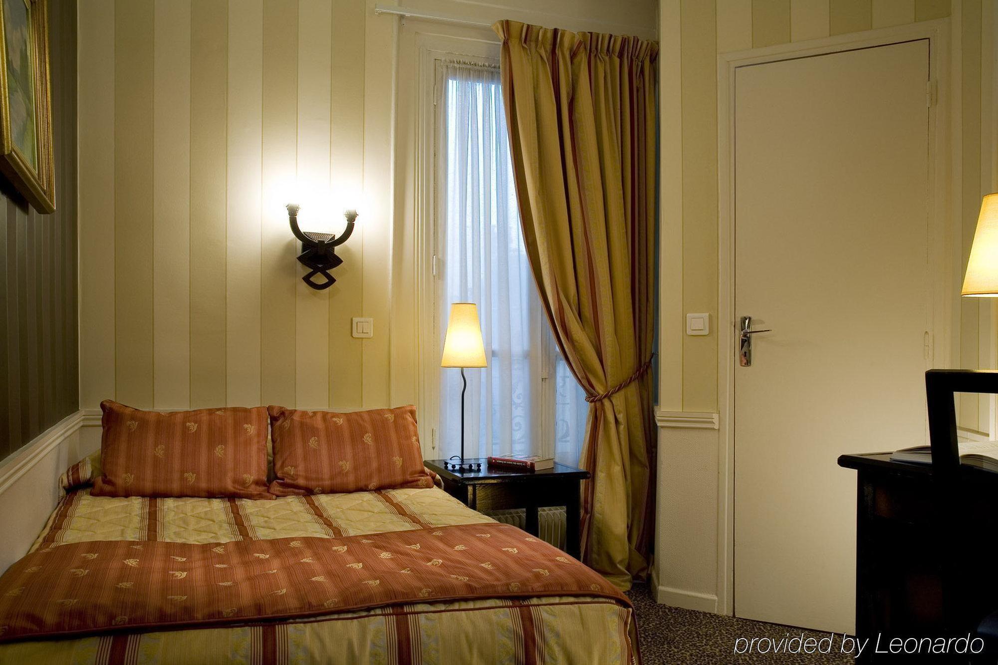 Hotel Avama Prony Paris Room photo