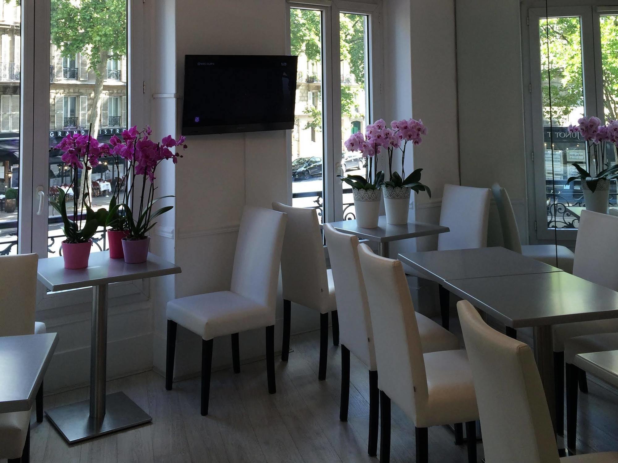 Hotel Avama Prony Paris Exterior photo