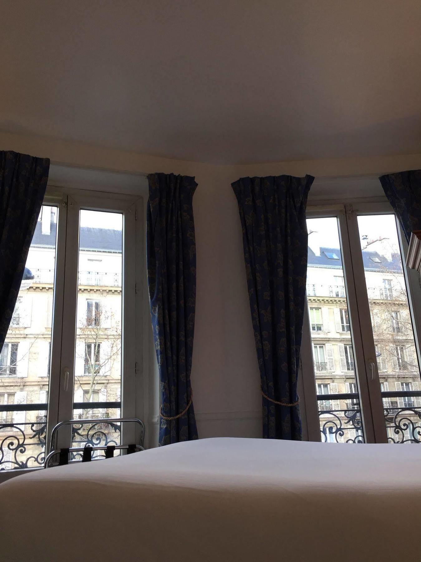 Hotel Avama Prony Paris Exterior photo