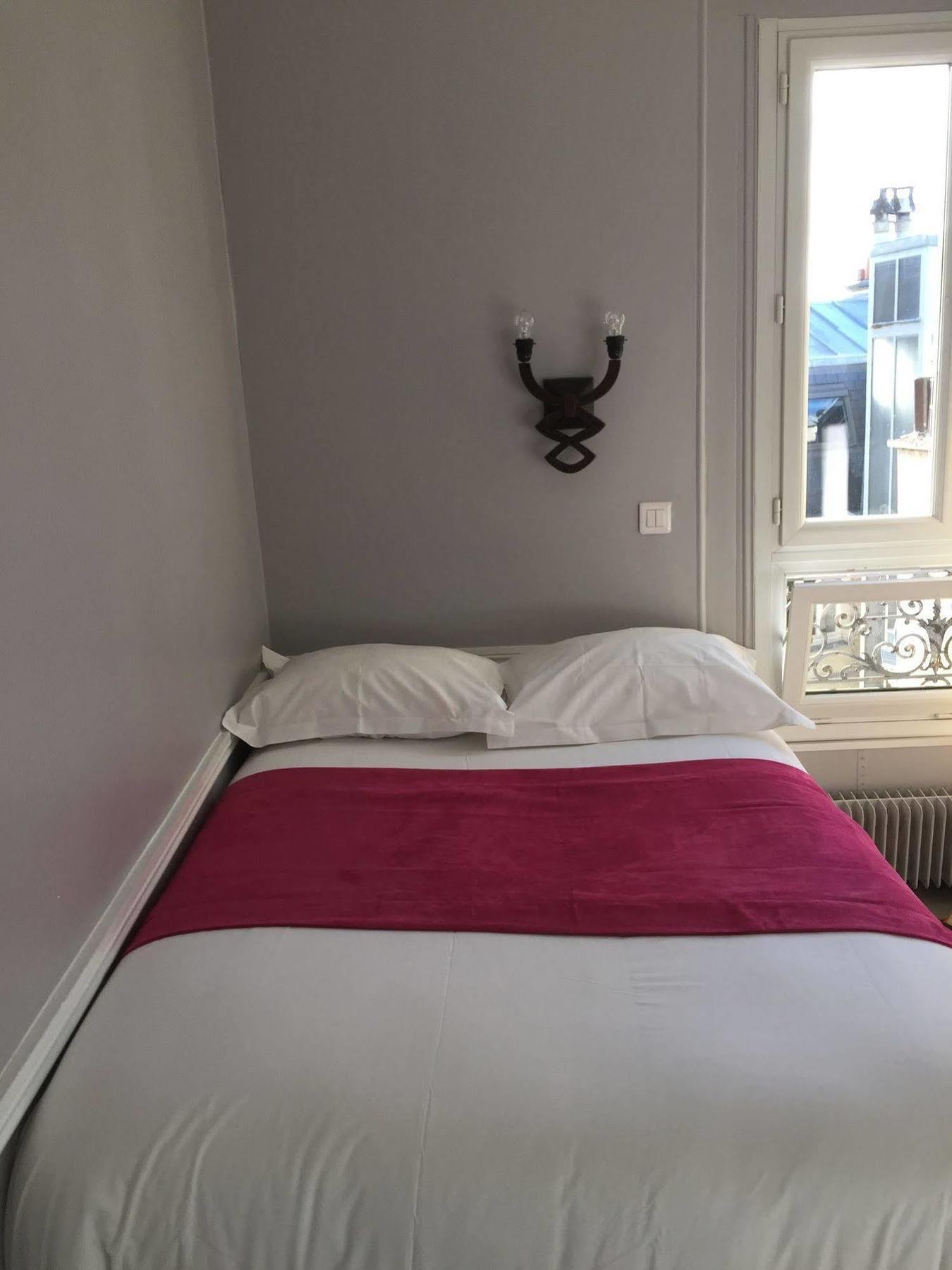 Hotel Avama Prony Paris Exterior photo